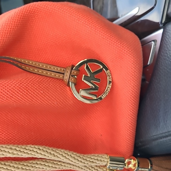 Micheal kors drawstring bag - Picture 3 of 6